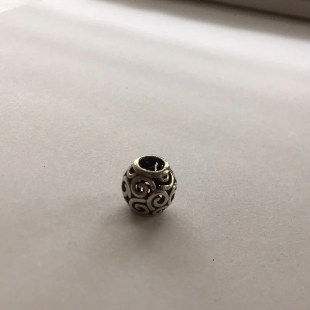 Pandora Openwork Swirl Charm - 790896 - Picture 5 of 6